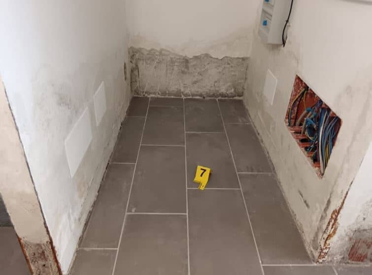 muratura interna con degrado da umidità Perizia umidità casa nuova muratura interna con degrado da umidità