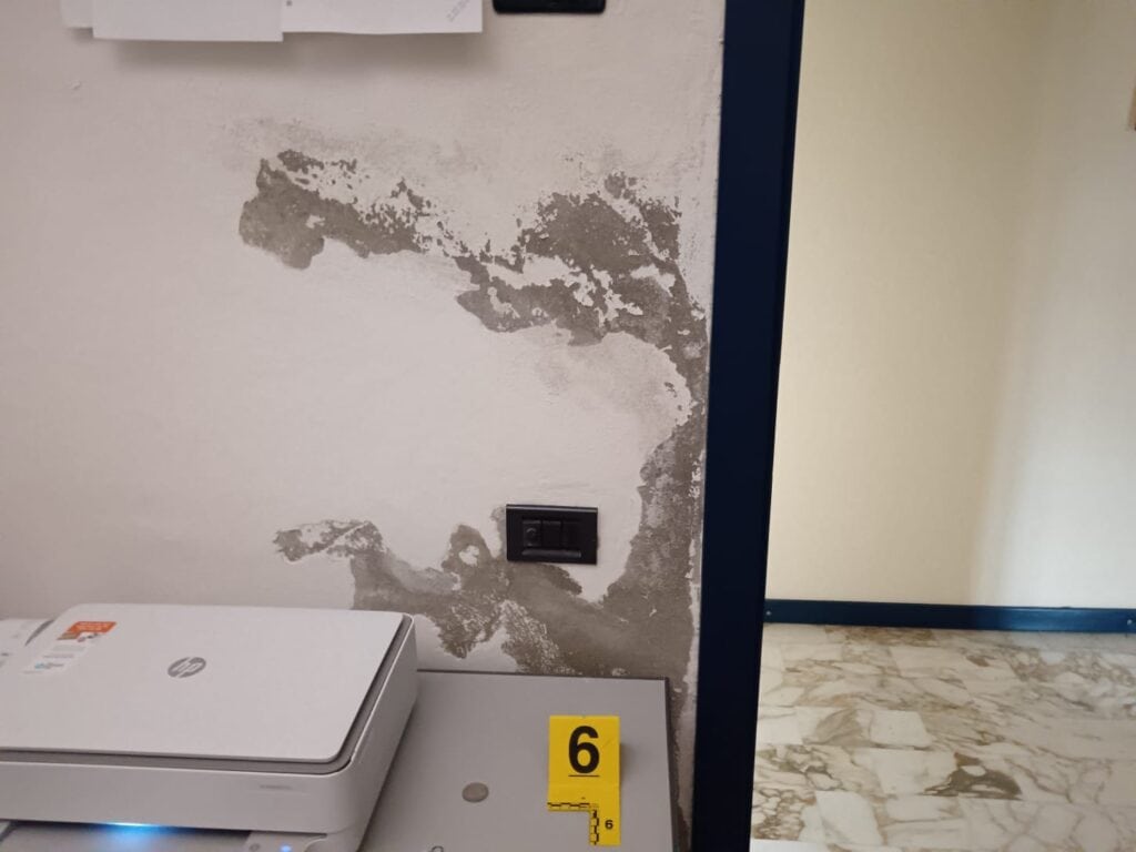 distacco uniforme intonaco edificio storico interventi umidità non funzionano