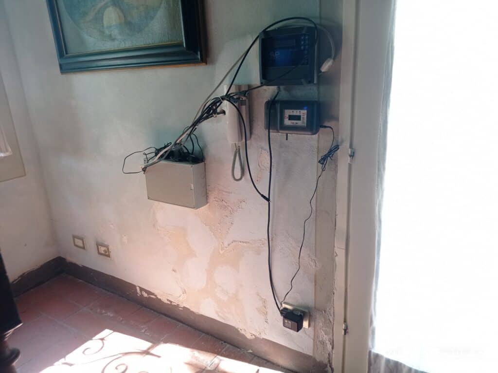 impianto elettrosmosi installato su parete interna degradata interventi umidità non funzionano