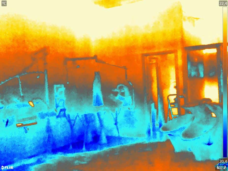 Analisi termografica utilizzata durante una diagnosi edilizia Analisi termografica utilizzata durante una diagnosi edilizia