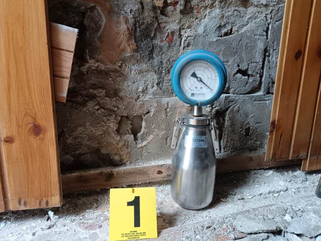 Verifica dell’umidità mediante igrometro al carburo di calcio Verifica dell’umidità mediante igrometro al carburo di calcio