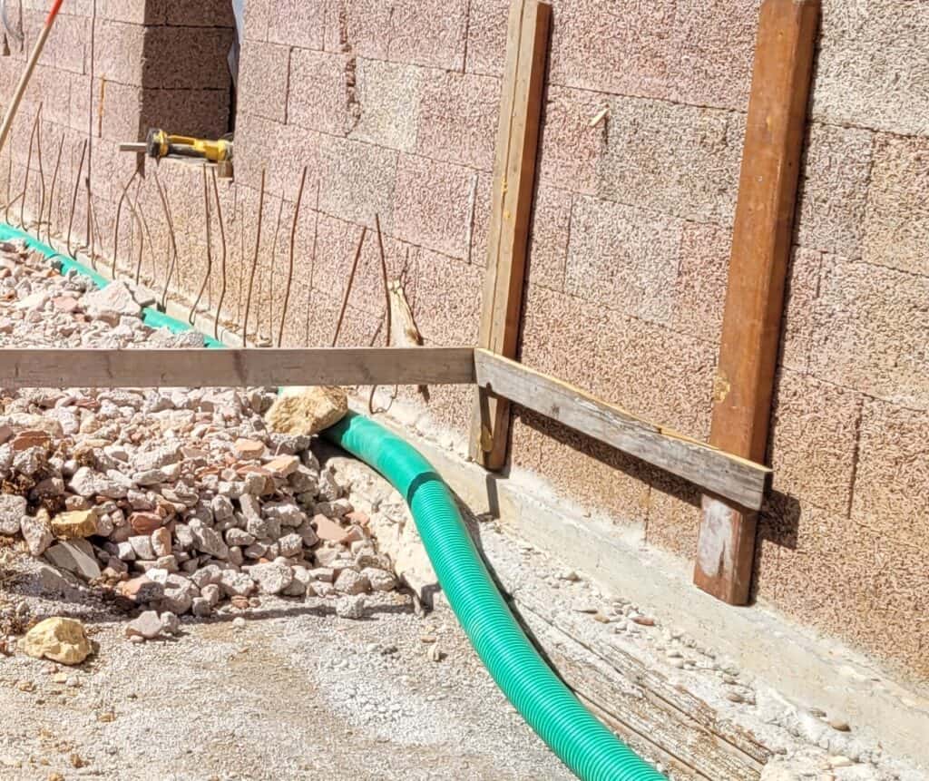 Intervento di drenaggio esterno eseguito dopo l'individuazione della causa del problema