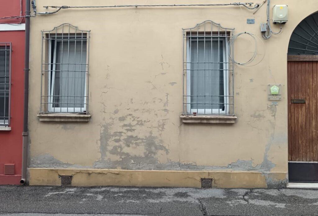 degrado localizzato dell'intonaco utilizzato per identificare errori progettuali