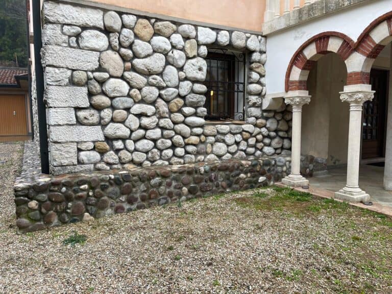 Risanamento dei muri in pietra: perché malta e protettivo non si scelgono dal catalogo