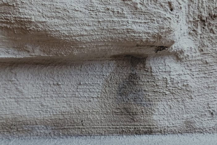 “Applicazione di materiale sacrificiale per il controllo diagnostico di umidità e infiltrazioni prima del ripristino definitivo verifica risanamento umidità