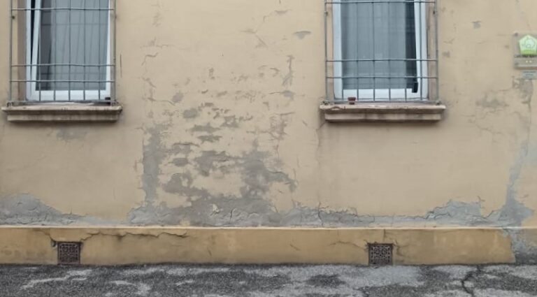 Infiltrazione intermittente: come riconoscerla quando durante il sopralluogo non c’è acqua